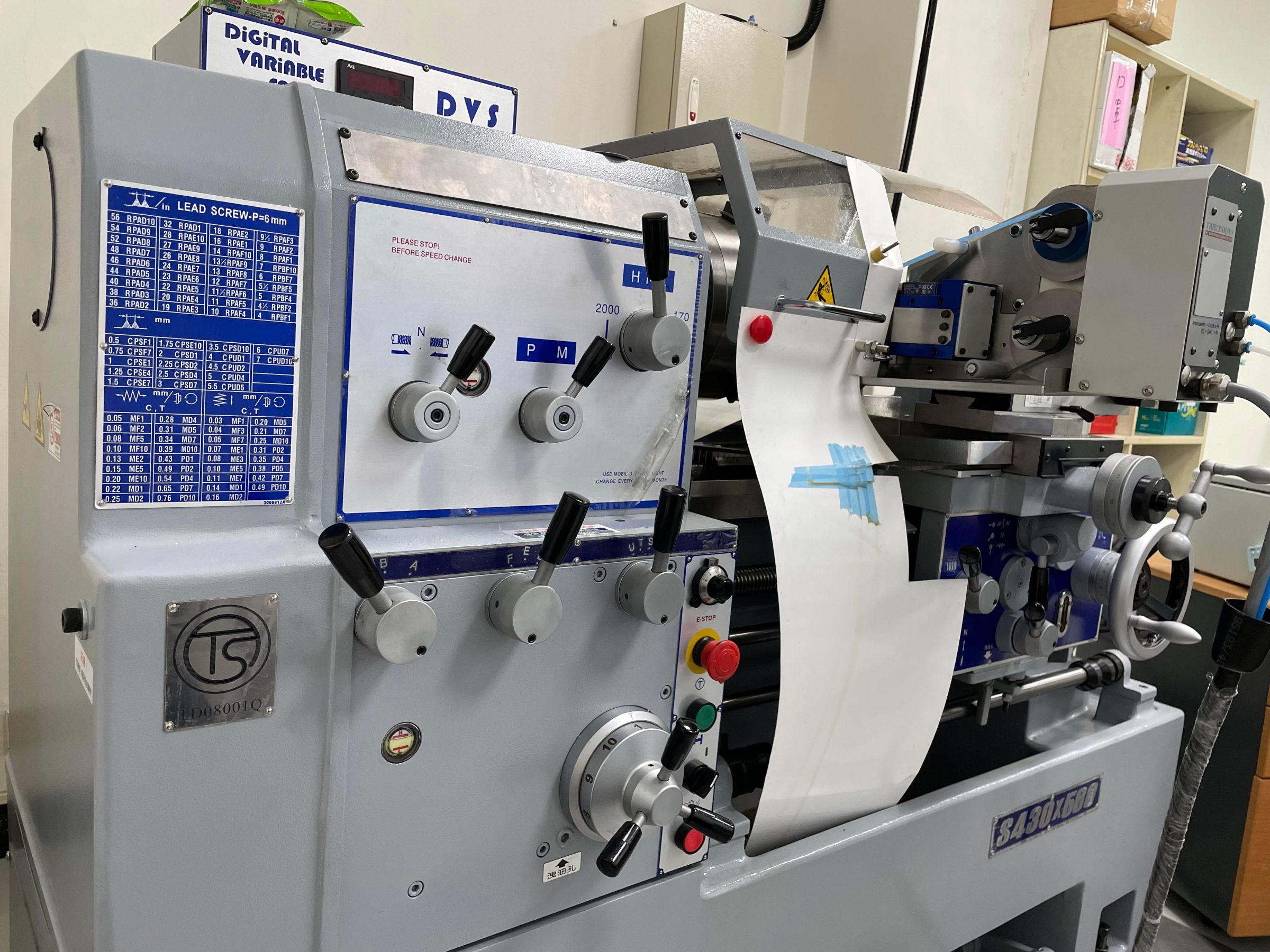 京碼自主研发设备,亦采购导入严选之横式及直立式精密CNC 机械加工中心